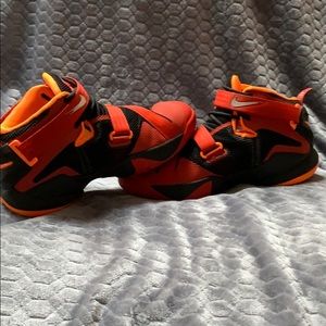 Lebron Soldier 9 Orange/Red size: 6.5Y